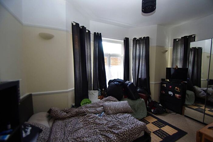 1 Bedroom Flat To Rent In Park Road, Watford, WD17