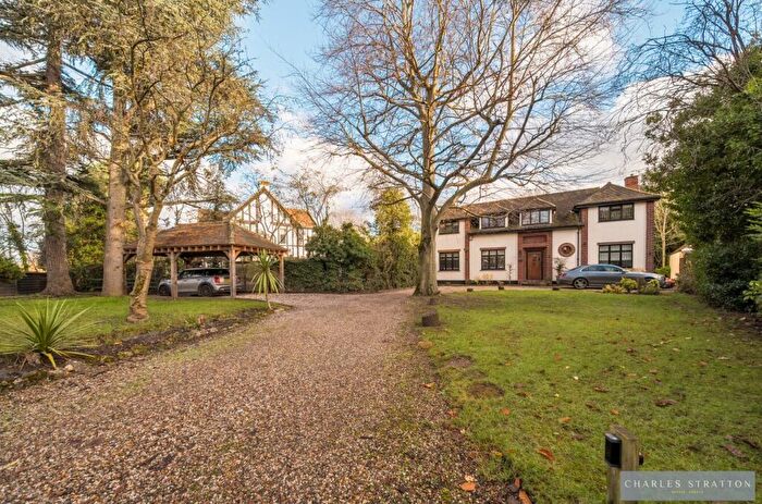 4 Bedroom Detached House For Sale In Main Road, Gidea Park, RM2