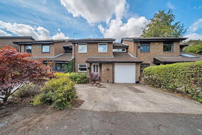 5 Bedroom Terraced House For Sale In Cromlix Close, Chislehurst, BR7