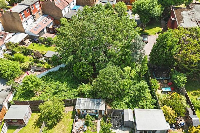 1 Bedroom Semi-Detached House For Sale In Seaforth Avenue, New Malden, KT3