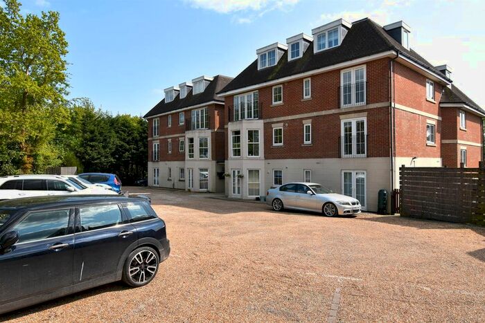2 Bedroom Flat To Rent In The Ridge, Hastings, TN34
