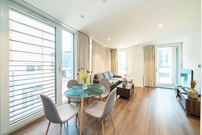 2 Bedroom Flat To Rent In Buckhold Road, Wandsworth, SW18