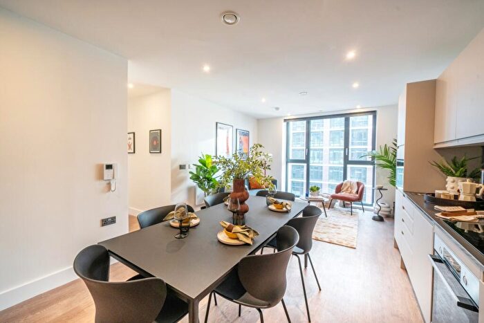 3 Bedroom Apartment To Rent In Uncle Leeds, Whitehall Leeds, LS12