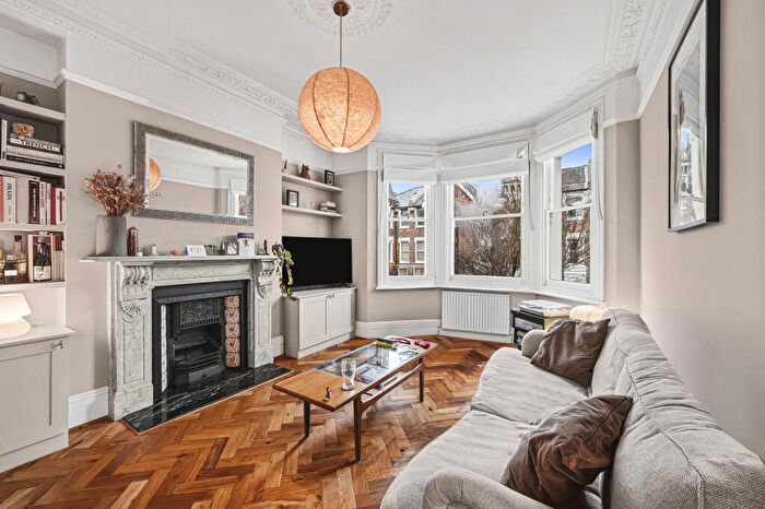 2 Bedroom Flat For Sale In Oakhurst Grove, London, SE22