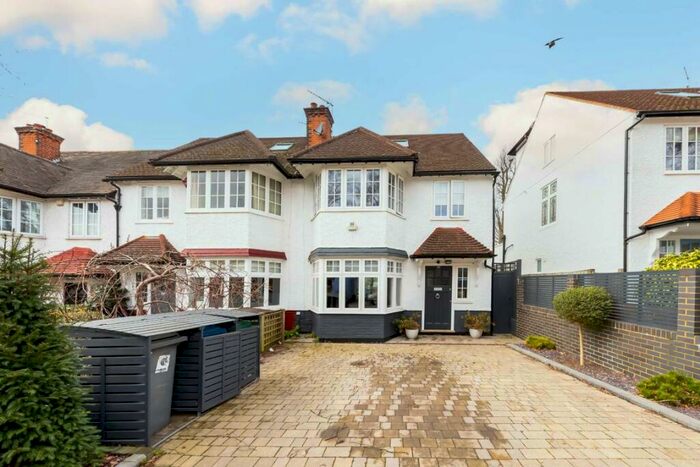 4 Bedroom Semi-Detached House To Rent In Summerlee Avenue, London, N2