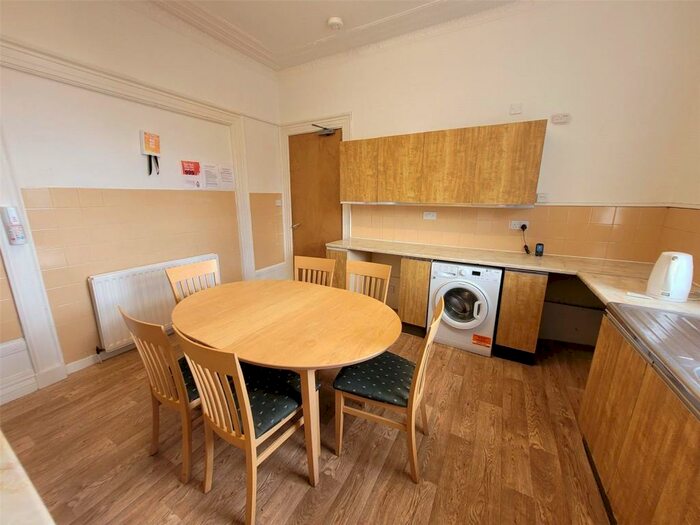 5 Bedroom Apartment To Rent In Crown Street, City Centre, Aberdeen, AB11