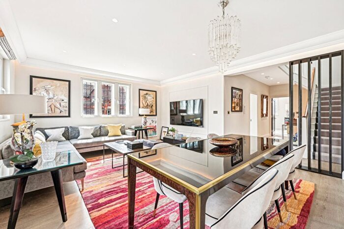 3 Bedroom Flat To Rent In Mallord Street, Chelsea, London, SW3