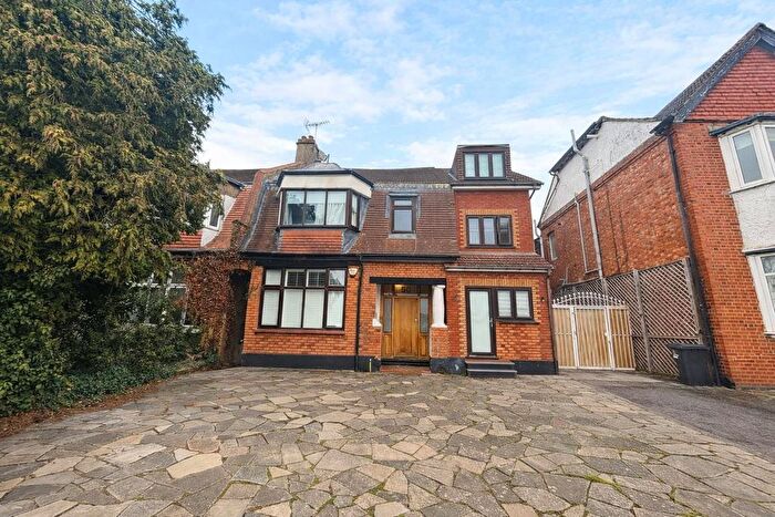 1 Bedroom Flat For Sale In Hale Lane, Mill Hill, NW7