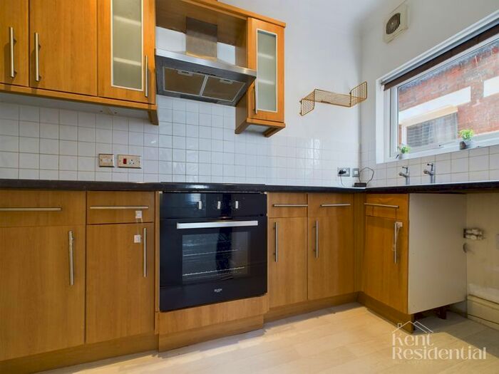 2 Bedroom Flat To Rent In Florence Road, Maidstone, ME16