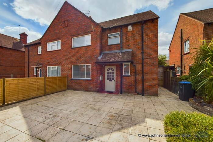 3 Bedroom Semi-Detached House To Rent In Rutherwyk Road, Chertsey, KT16