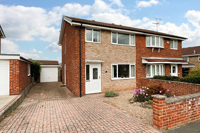 3 Bedroom Semi-Detached House For Sale In Saffron Road, Tickhill, Doncaster, DN11