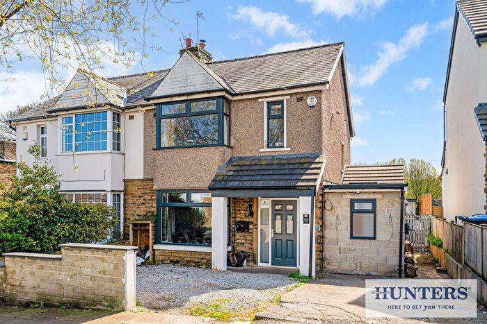 3 Bedroom Semi Detached House For Sale In Wesley Grove, Bradford, BD10