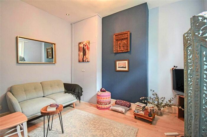 2 Bedroom Apartment To Rent In Arundel Gardens, Winchmore Hill, London, N21