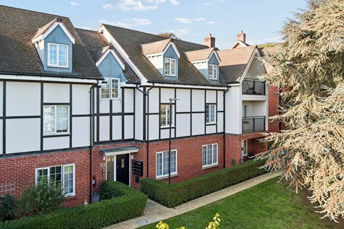 2 Bedroom Apartment For Sale In Grange Road, Chalfont St Peter, SL9
