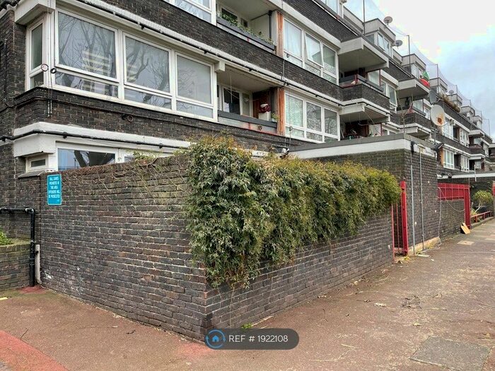 Studio To Rent In Kirwyn Way, London, SE5