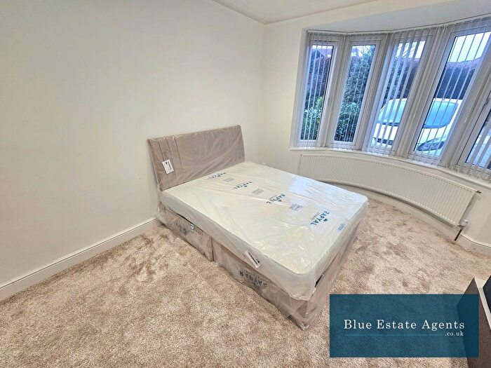 1 Bedroom Flat To Rent In Green Walk, Southall, UB2