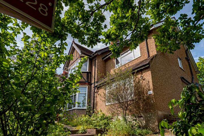 2 Bedroom Flat To Rent In Foxley Lane, Purley, CR8