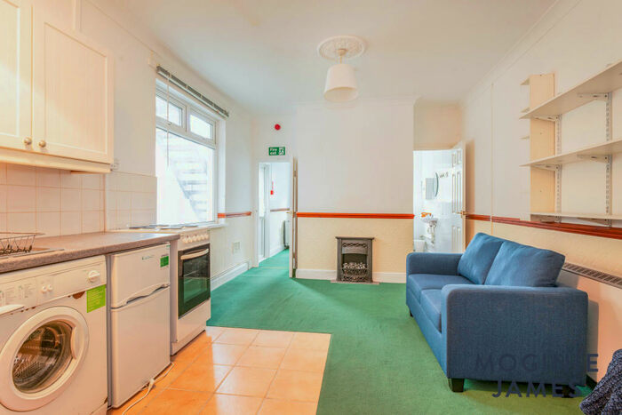 1 Bedroom Flat To Rent In Marlborough Road, Roath, CF23