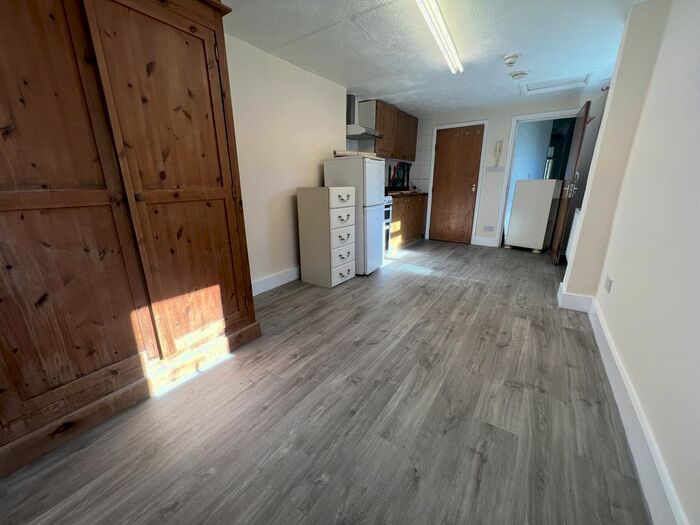 Studio To Rent In St. Georges Road, London, N13