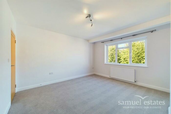 2 Bedroom Flat To Rent In Queens Court, Colliers Water Lane, Thornton Heath, CR7