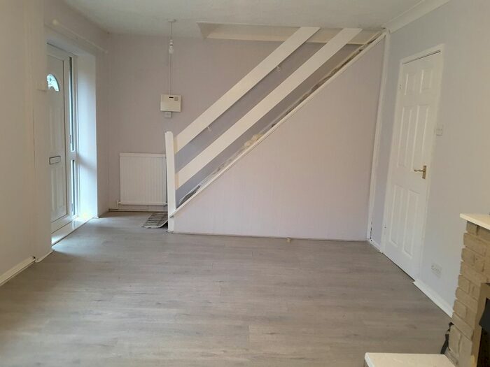 3 Bedroom Semi-Detached House To Rent In Castle View, Edlington, Doncaster, DN12
