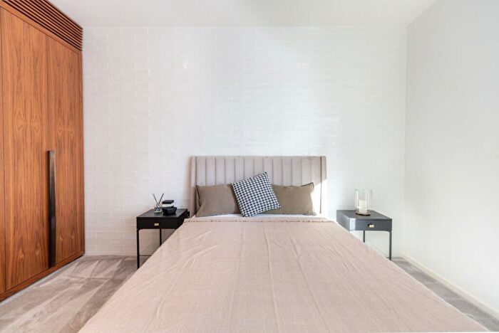 1 Bedroom Flat To Rent In New Union Square, Ambassador Building, SW11