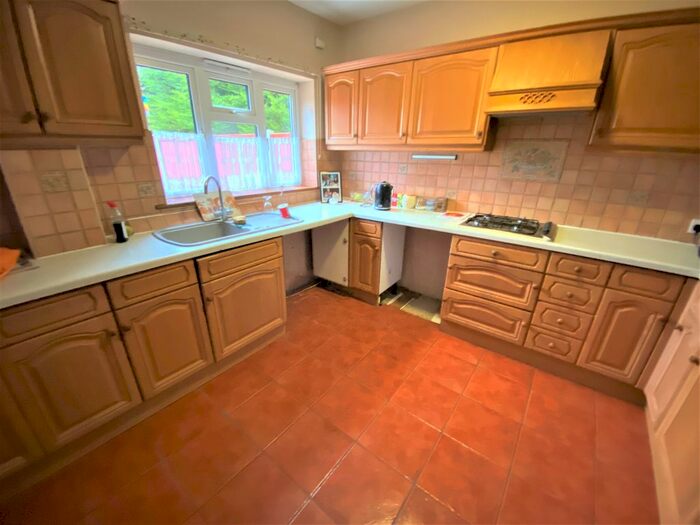 5 Bedroom Semi-Detached House To Rent In Chester Ave, Upminister RM14