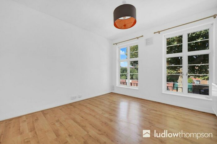 2 Bedroom Flat To Rent In Inchmery Road, London, SE6