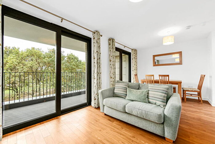 3 Bedroom Flat For Sale In Bramwell Way, London, E16