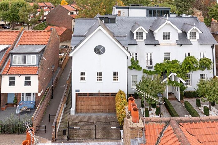 5 Bedroom Detached House To Rent In Church Street, Isleworth, TW7