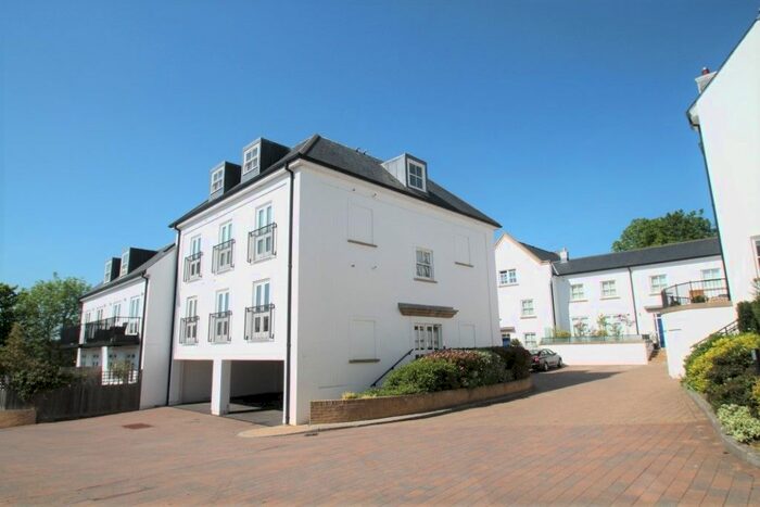 2 Bedroom Flat To Rent In King Henry Mews, Harrow, Greater London, HA2