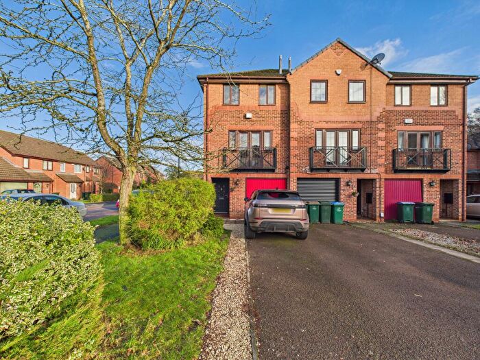 3 Bedroom End Of Terrace House For Sale In Cricket Close, Coventry, CV5