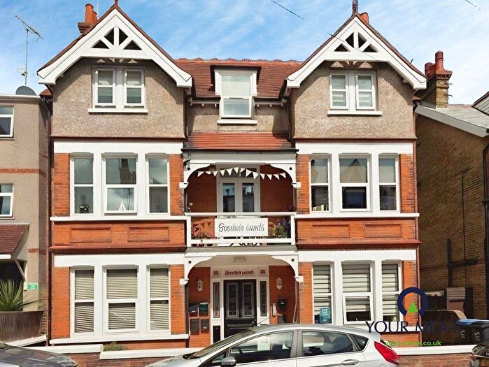 2 Bedroom Flat For Sale In Wrotham Road, Broadstairs, Kent, CT10