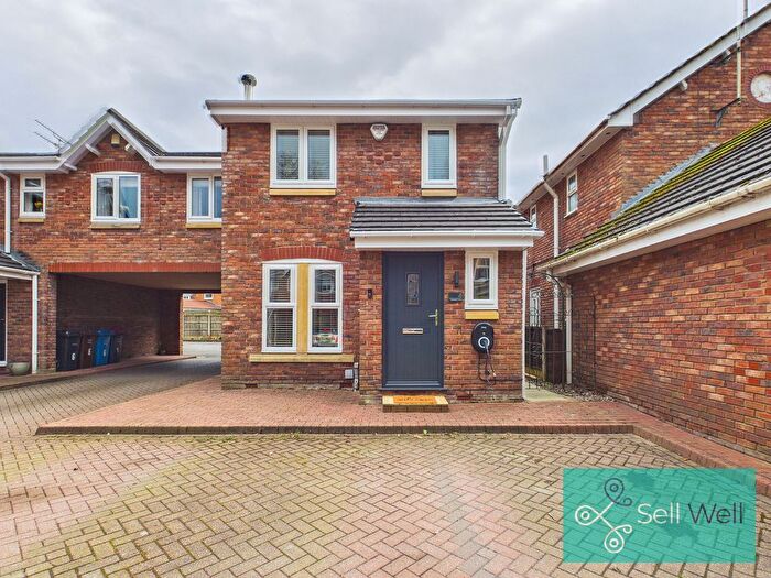 3 Bedroom Semi Detached House For Sale In Millcrest Close, Worsley, Manchester, M28