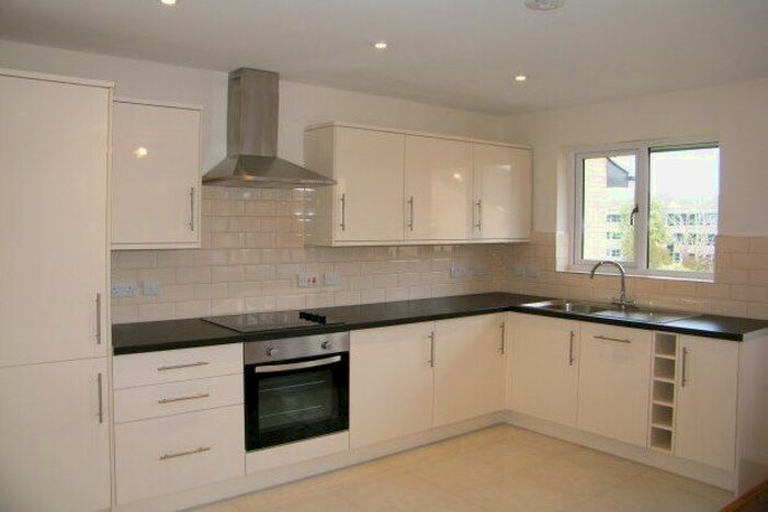 2 Bedroom Flat To Rent In The Rowans, Woking, GU22