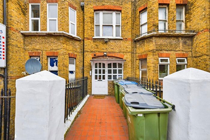 2 Bedroom Flat For Sale In Woolwich Road, London, SE7