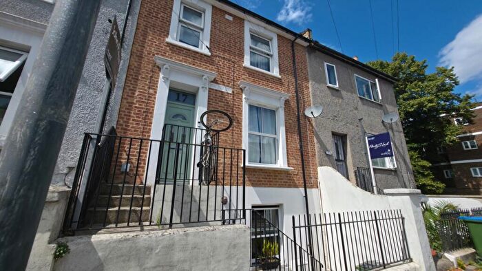 2 Bedroom Flat For Sale In Elmdene Road, Plumstead, London, SE18