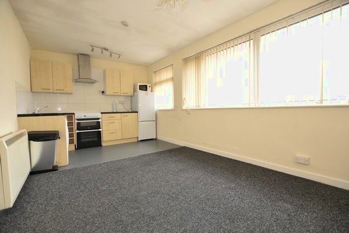 2 Bedroom Flat To Rent In Park Avenue, Winterbourne, Bristol, BS36
