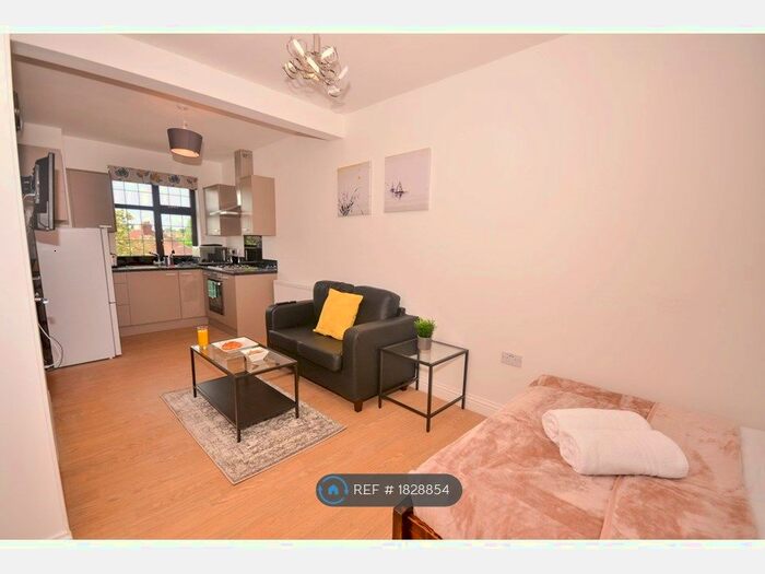 Studio To Rent In Nigel Avenue, Birmingham, B31