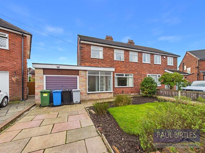 3 Bedroom Semi Detached House For Sale In Kendal Avenue, Flixton, Trafford, M41