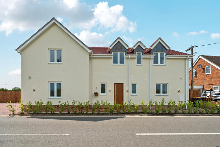 4 Bedroom Detached House For Sale In Mill Road, Thurleigh, Bedford, MK44
