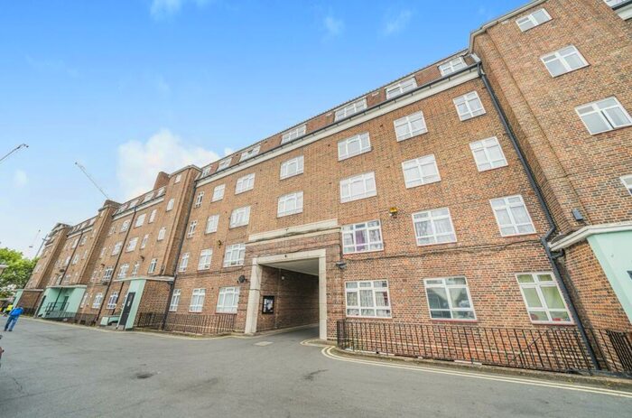 4 Bedroom Flat To Rent In Queens Row London, SE17