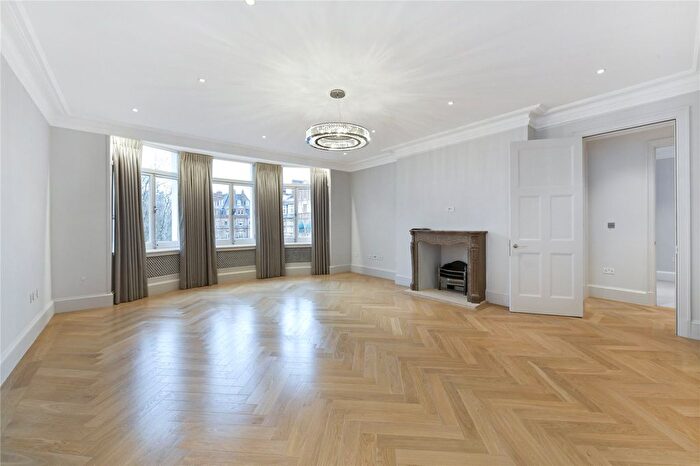3 Bedroom Flat To Rent In Court Lodge, - Sloane Square, SW1W