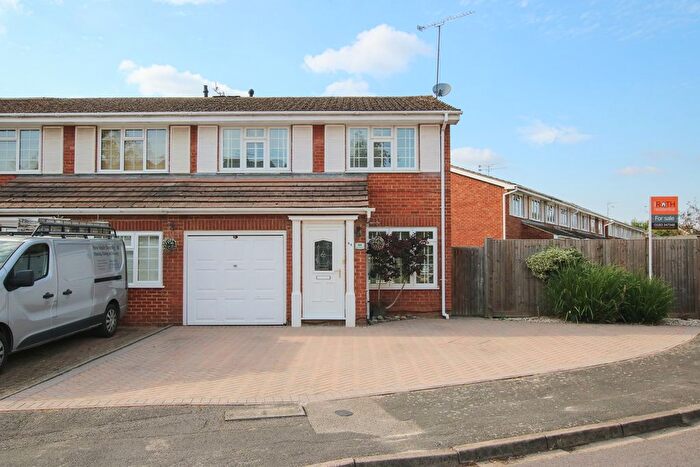 3 Bedroom Semi-Detached House To Rent In Saltram Road, Farnborough, GU14