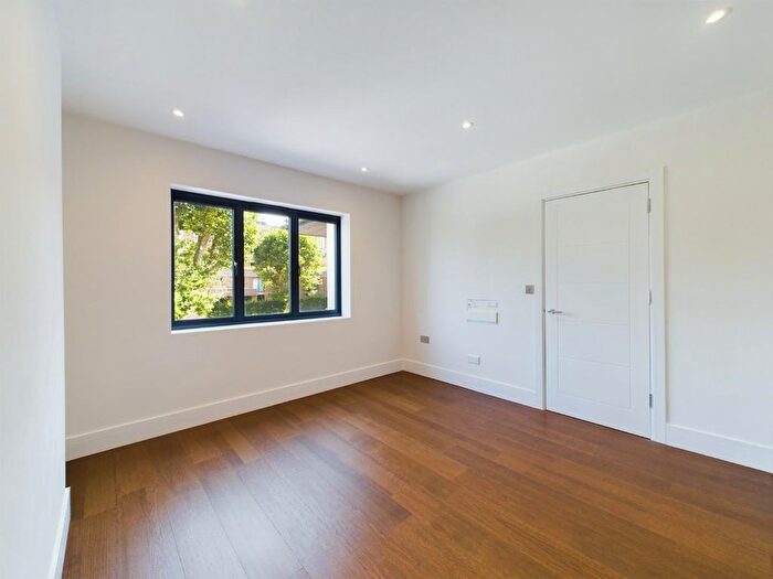 1 Bedroom Flat For Sale In Brondesbury Park, London, NW6