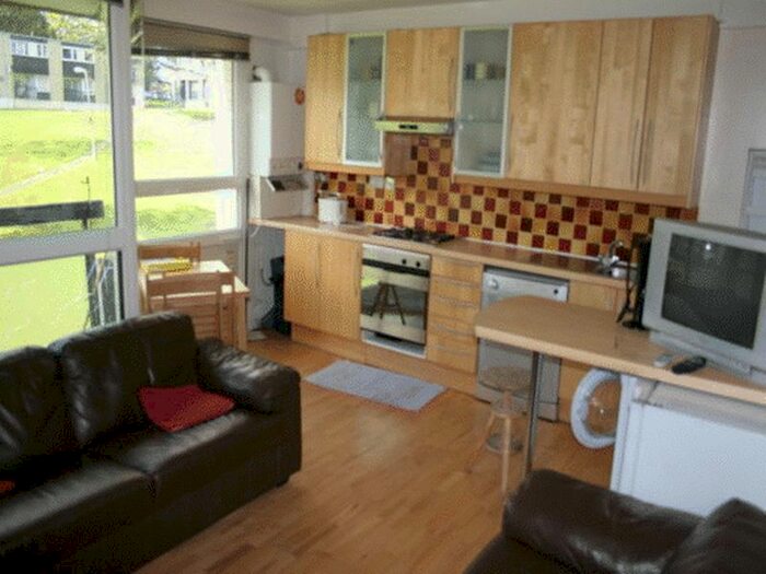 4 Bedroom Flat To Rent In Whitlock Drive, London, SW19