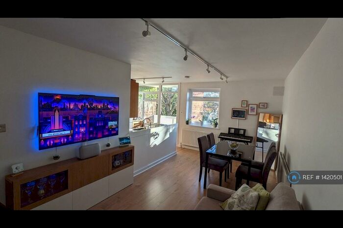 2 Bedroom Flat To Rent In Albemarle Road, Beckenham, BR3