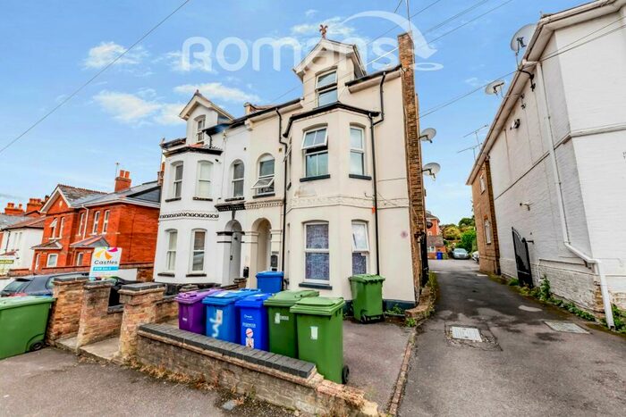 Apartment To Rent In St. Michaels Road, GU12