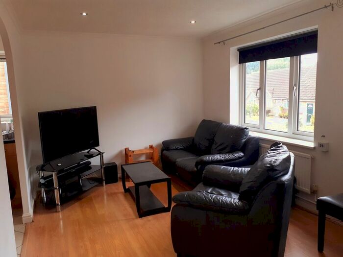 1 Bedroom Flat To Rent In Teresa Gardens, Waltham Cross, Hertfordshire, EN8