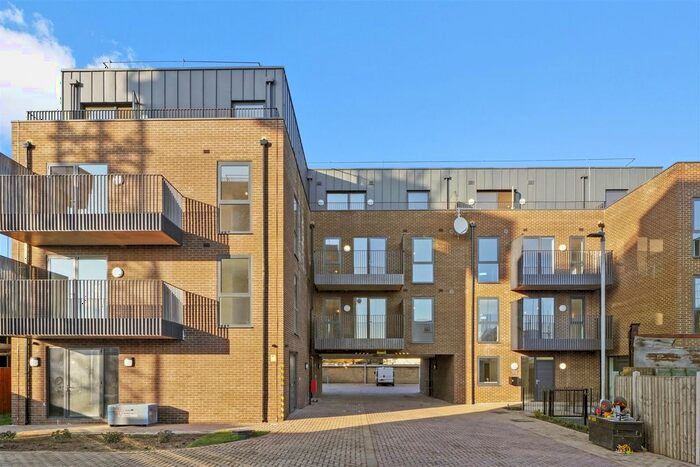 1 Bedroom Flat To Rent In Staines Road, Hounslow, TW4